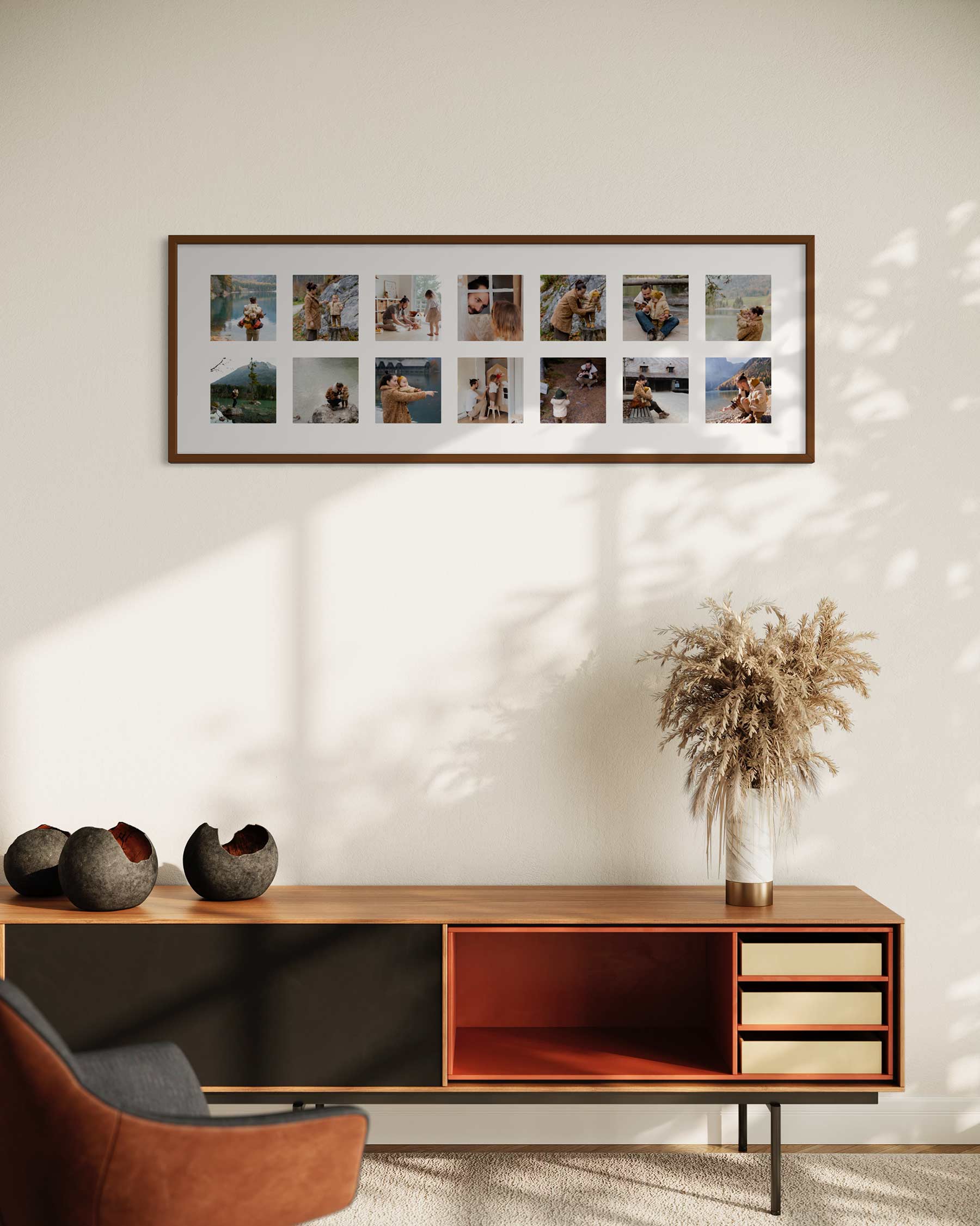 The panoramic gallery frame